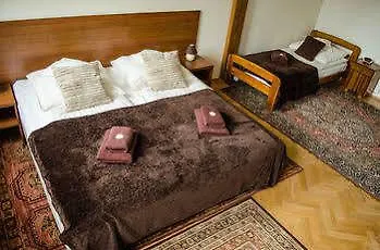 Royal Route 29 Comfort Rooms Krakow 3*,